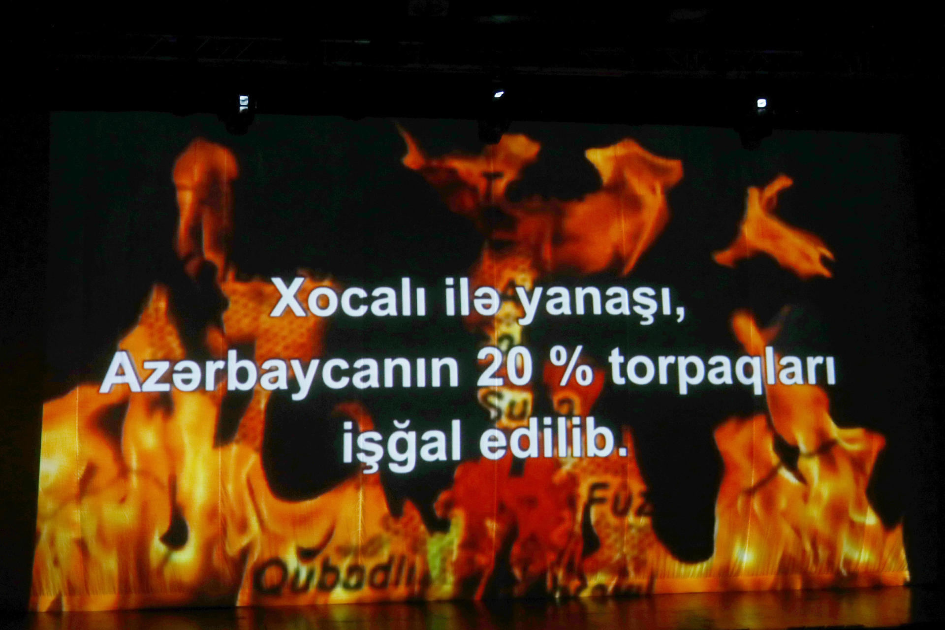 Лейла Алиева присутствовала на премьере спектакля «Когда цветет миндаль», посвященного годовщине Ходжалинской трагедии (ФОТО)