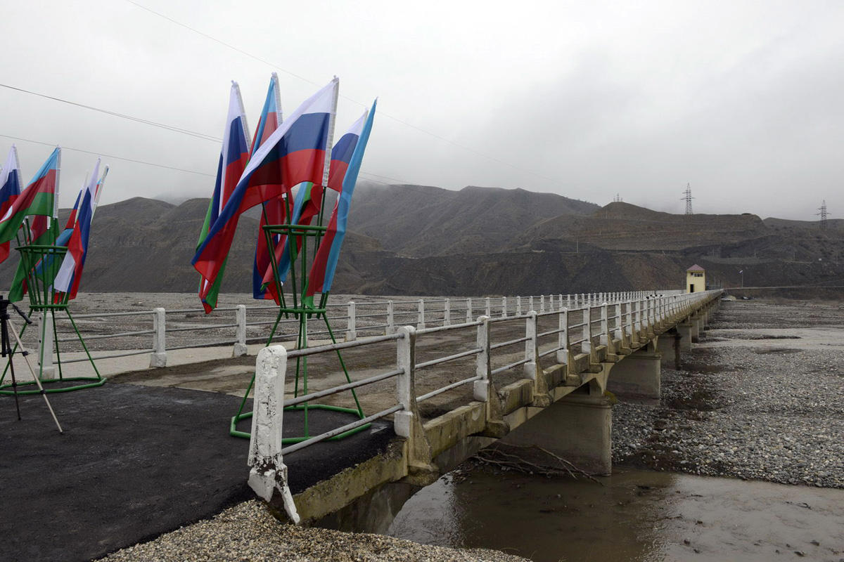 На границе Азербайджана и России установлен первый пограничный знак (ФОТО)