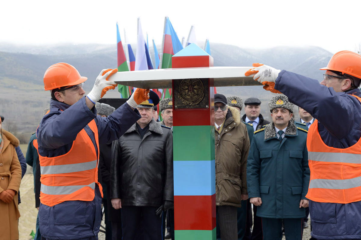 На границе Азербайджана и России установлен первый пограничный знак (ФОТО)