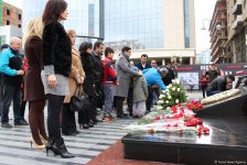 В Азербайджане поминают жертв Ходжалинской трагедии (ФОТО)
