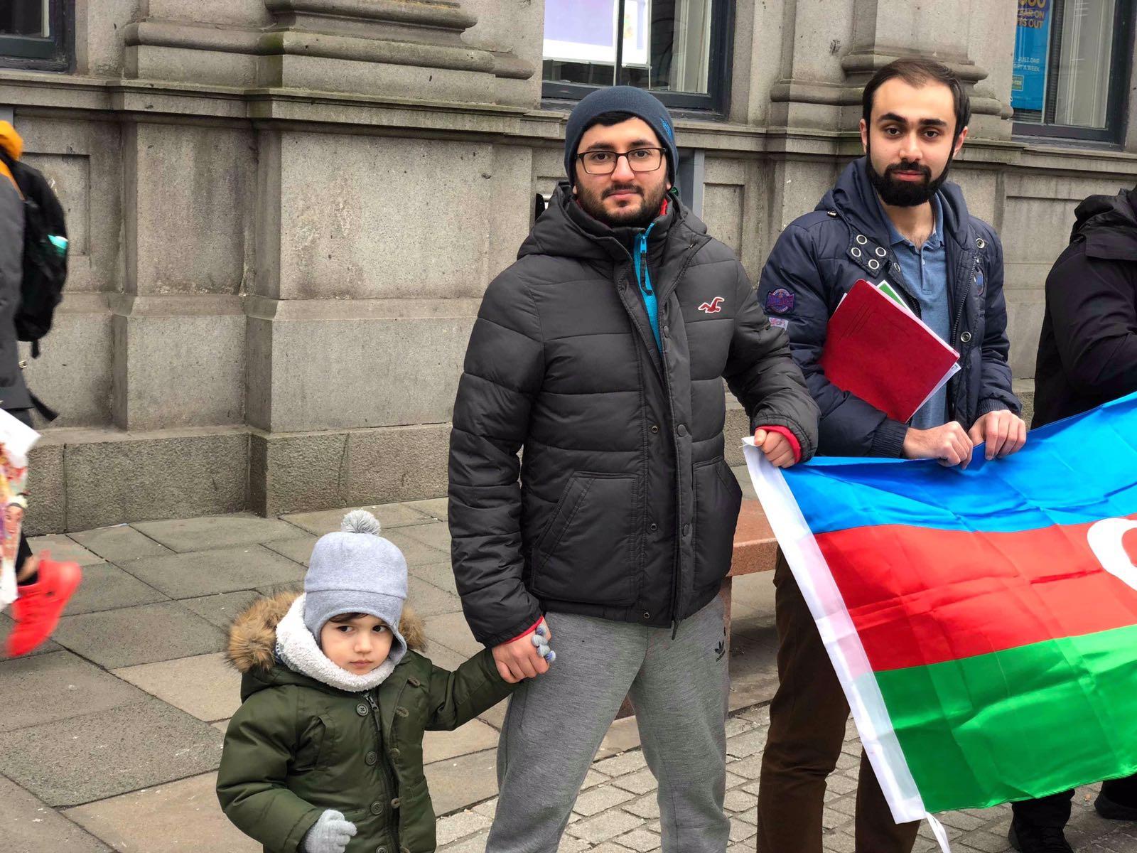 Azerbaijani students hold rally on Khojaly genocide in Scotland (PHOTO)
