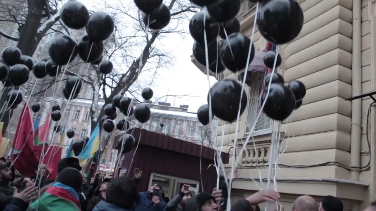 Odessada Ermənistanın Baş konsulluğu qarşısında Xocalı soyqırımı ilə bağlı etiraz aksiyası keçirilib (FOTO)