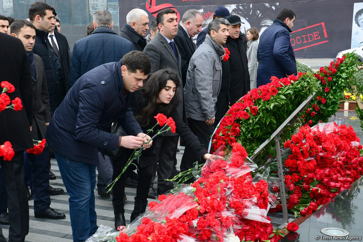 Azerbaijani public commemorates Khojaly genocide victims (PHOTO)