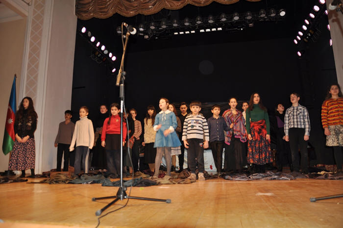 Детская студия "Гюнай" показала постановку "Ходжалы" (ФОТО)