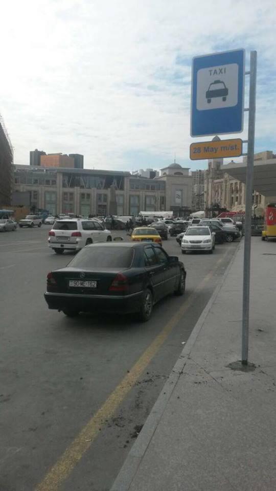 Paytaxtda daha 55 ünvanda taksi dayanacağı yaradılıb (FOTO)