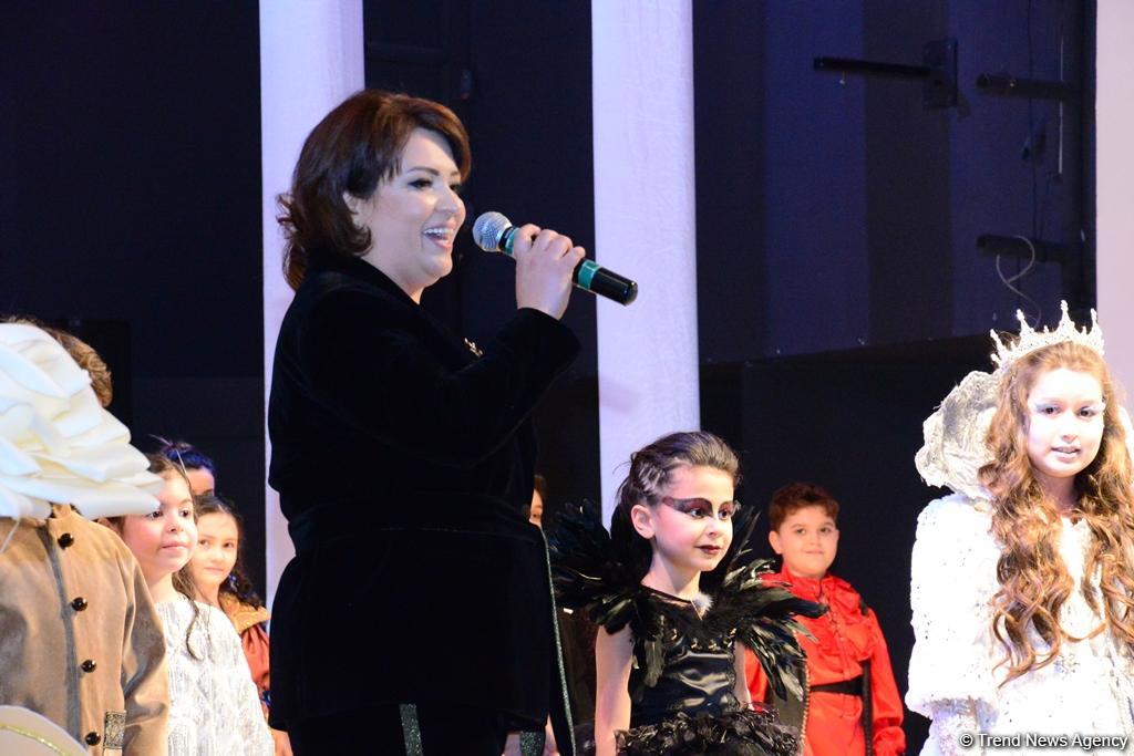 Бакинский театр-студия юных актеров представил красочную премьеру спектакля "Снежная королева" (ФОТО)
