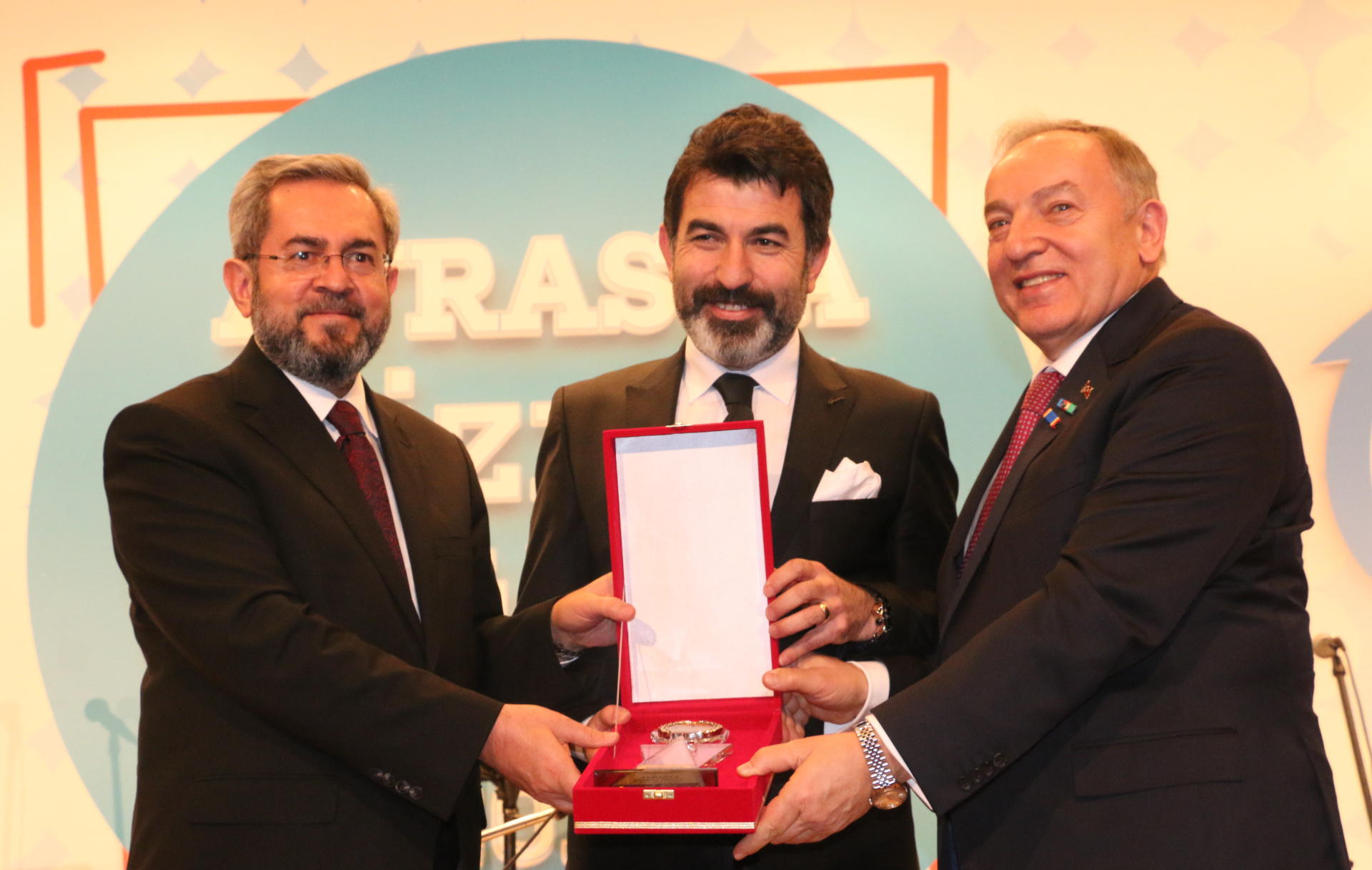 Ünüvar’a “Türk Dünyasına Hizmet” ödülü