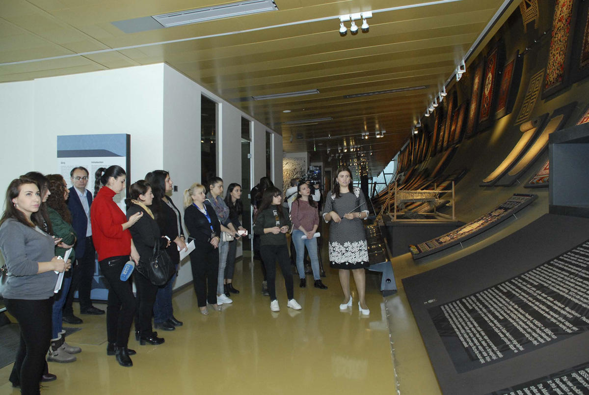 Подарки женщинам на 8 марта – интересная акция в Азербайджанском музее ковра (ФОТО)
