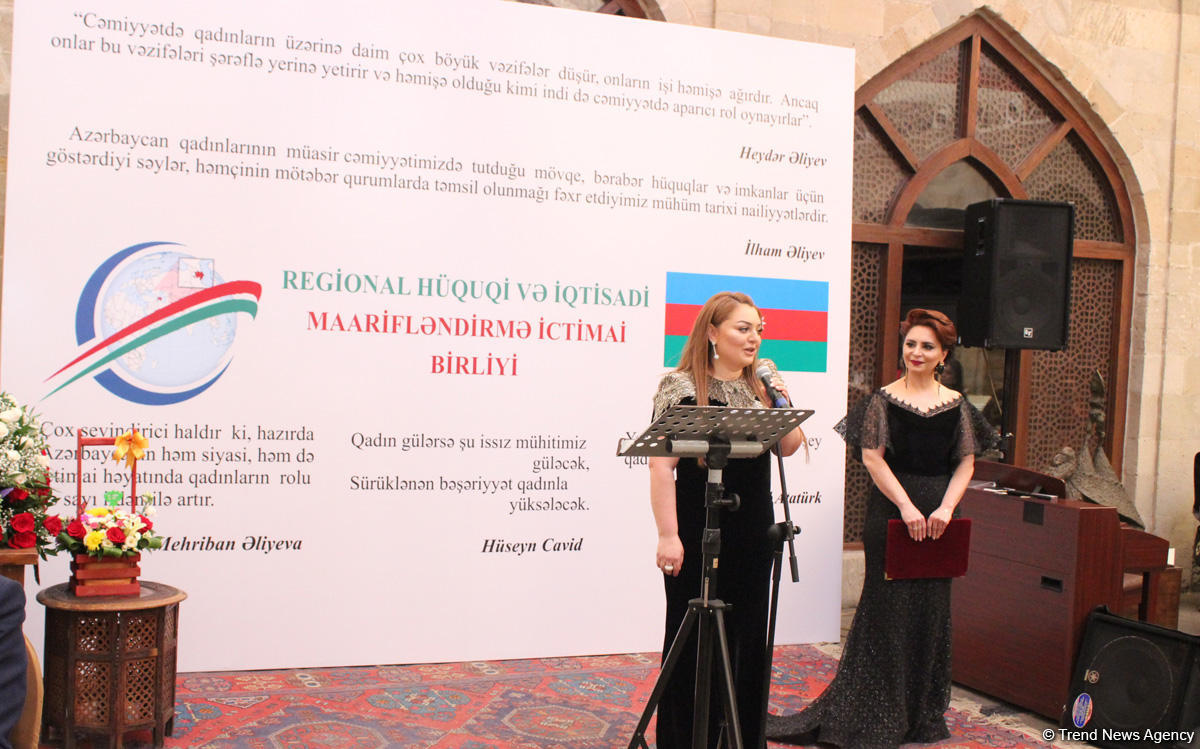 Азербайджанские женщины отмечают 8 марта (ФОТО)