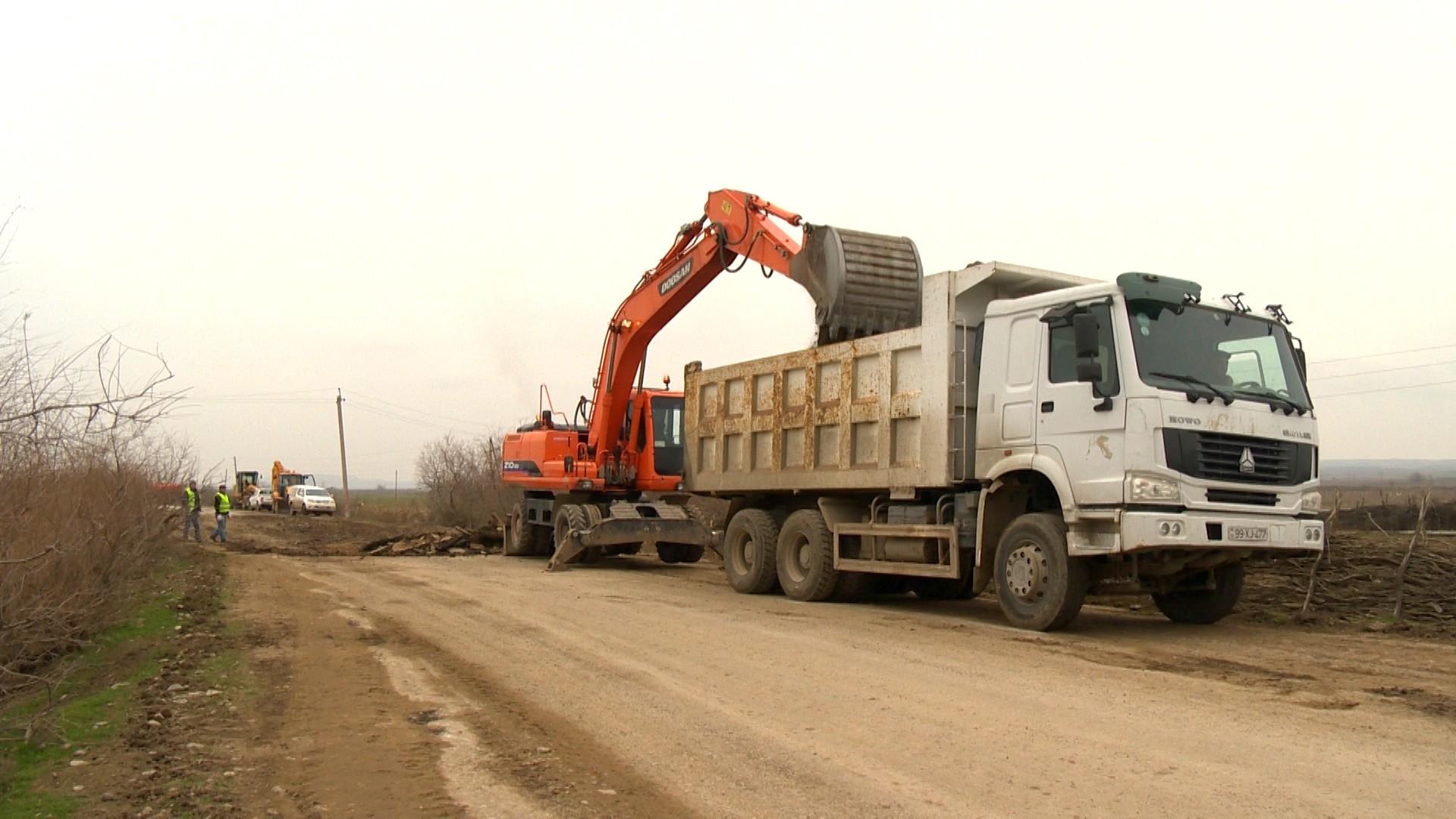 Samuxda iki avtomobil yolu yenidən qurulur (FOTO/VİDEO) - Gallery Image