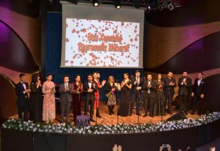 Мир любви: Азербайджанская молодежь поздравляет с 8 марта (ФОТО)