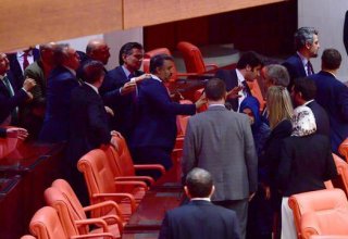 Türkiyə parlamentində dava - FOTO
