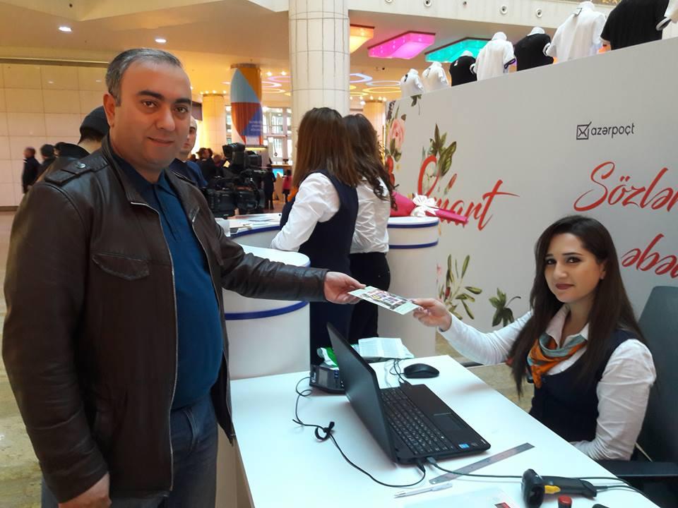 В Баку прошла интересная акция "Напиши письмо любимой", посвященная 8 марта (ФОТО)