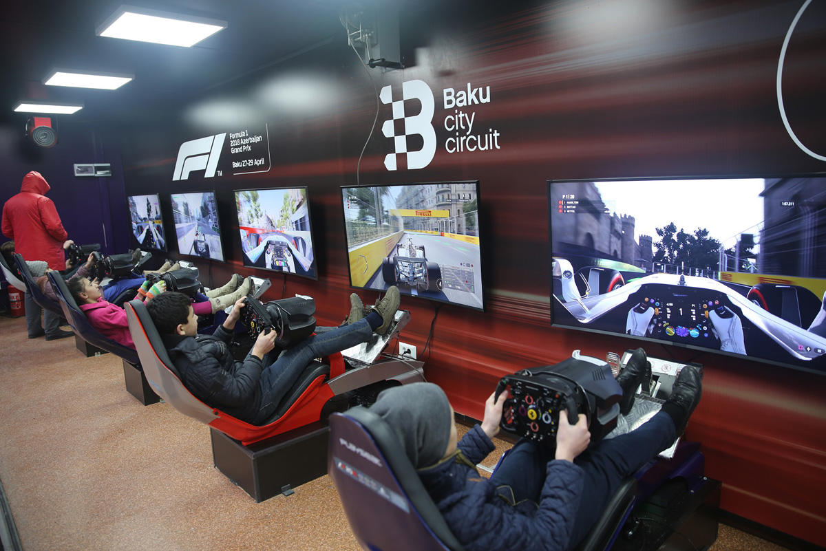 Qaxda keçirilən F1 simulyator yarışında 11-ci sinif şagirdi fərqlənib (FOTO) - Gallery Image