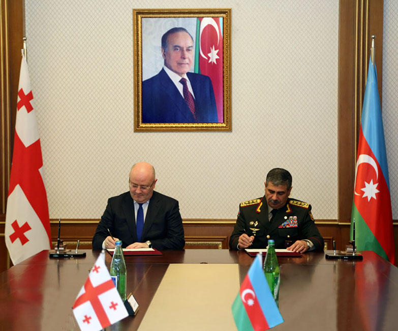 Azərbaycanla Gürcüstan arasında ikitərəfli hərbi əməkdaşlıq planı imzalanıb (FOTO) - Gallery Image