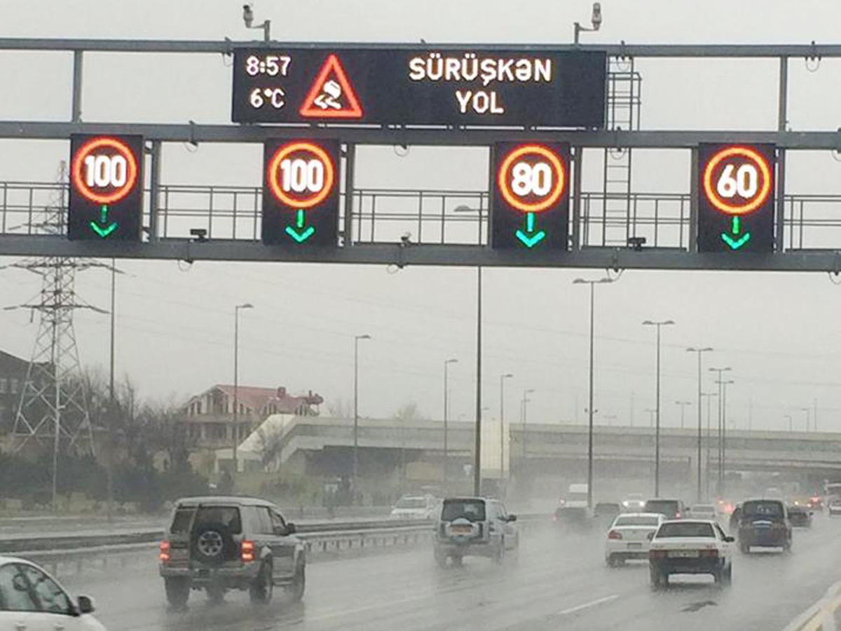 В Баку устанавливаются знаки на дорогах, где снижен скоростной режим