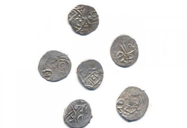 В азербайджанский музей переданы редкие монеты