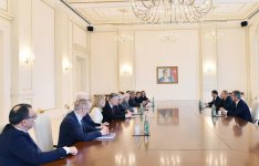 Президент Ильхам Алиев принял сопредседателей и членов правления Международного центра Низами Гянджеви (ФОТО)