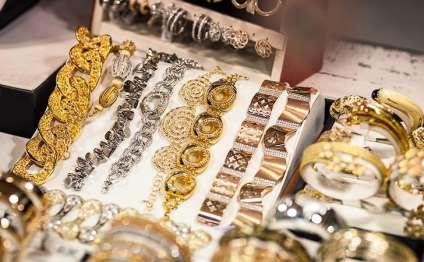 Iranian economist: import of luxury products should be prevented