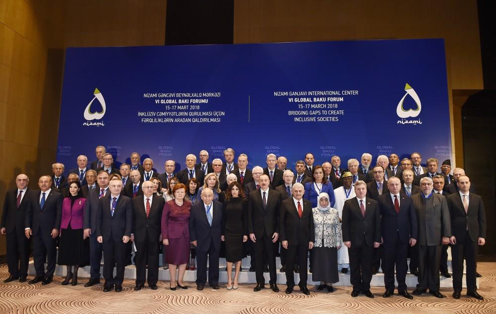 Prezident İlham Əliyev və birinci xanım Mehriban Əliyeva VI Qlobal Bakı Forumunun açılışında iştirak ediblər (YENİLƏNİB) (FOTO)