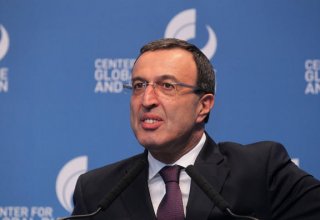 Ex-Bulgarian President Petar Stoyanov congratulates Azerbaijani president