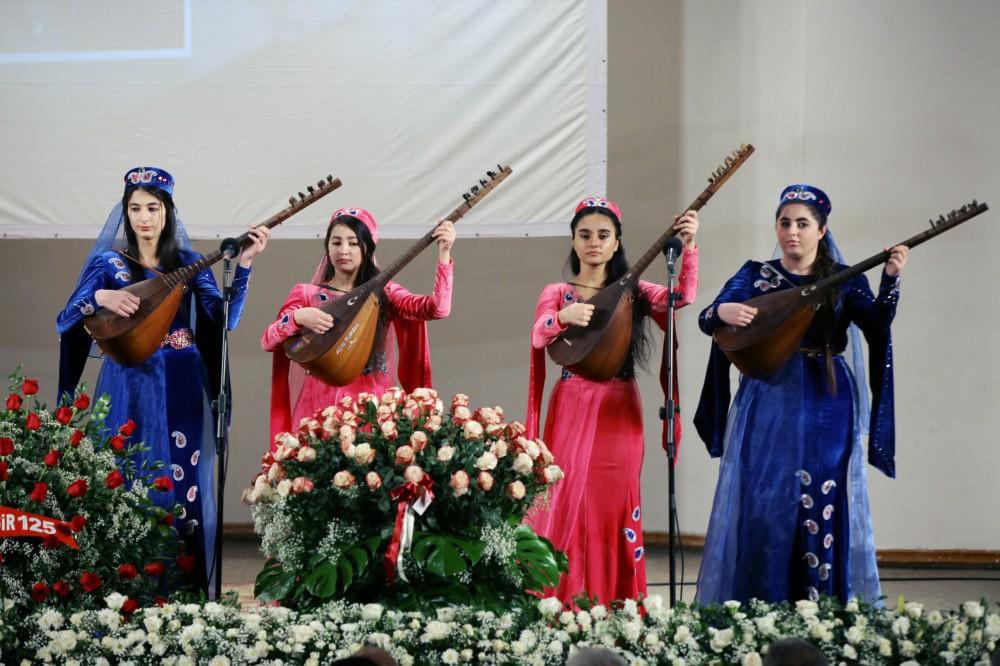 Праздник саза и слова в Баку (ФОТО)