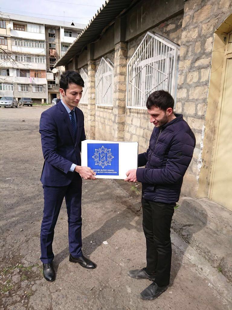 По инициативе Фонда Гейдара Алиева малообеспеченным семьям раздаются праздничные подарки (ФОТО)
