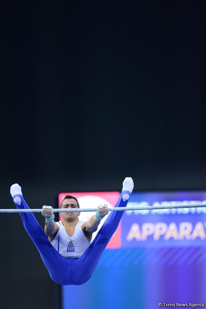 Нидерландский гимнаст выиграл "золото" Кубка мира в Баку в упражнениях на перекладине (ФОТО)