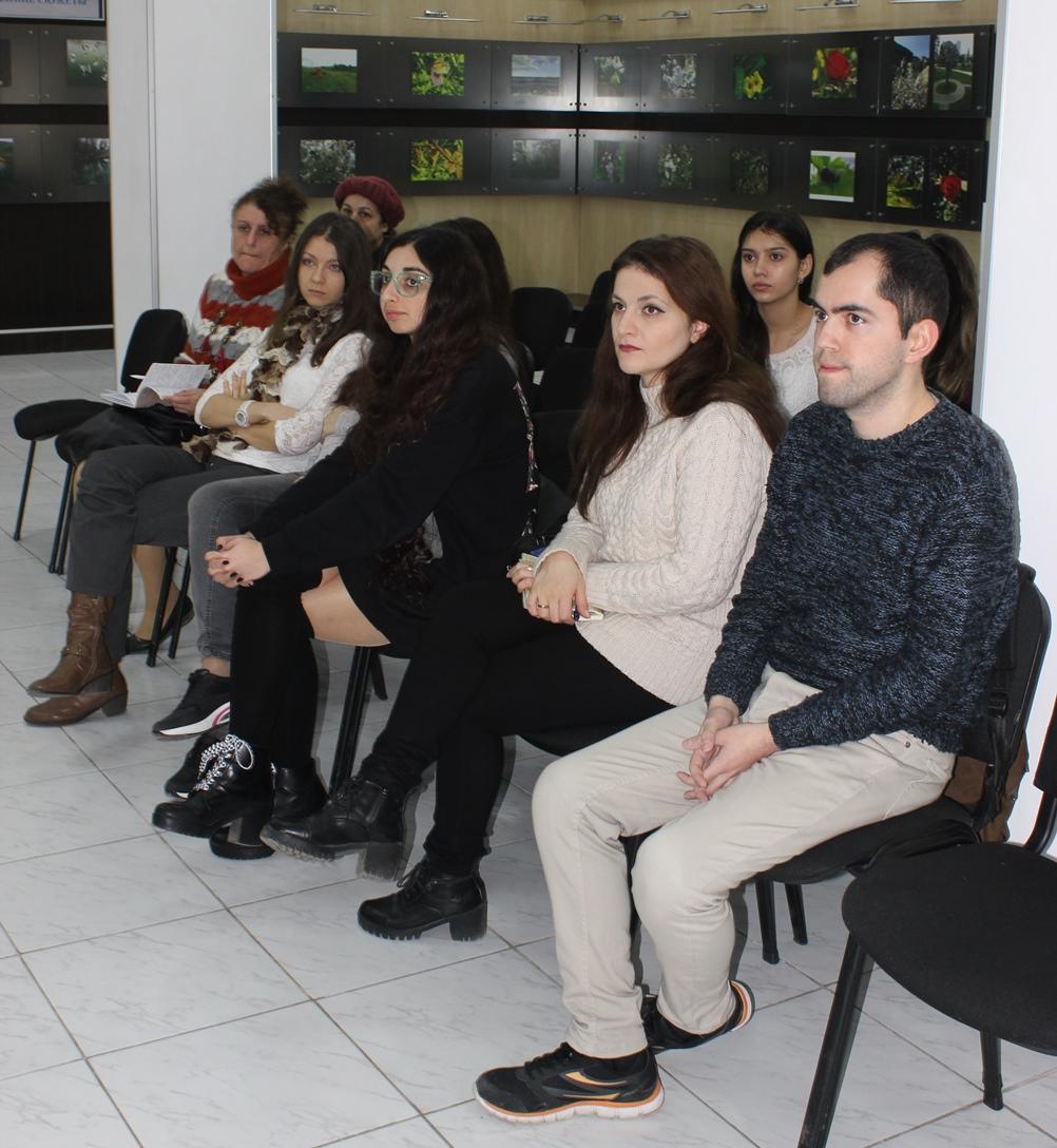 Как бороться с "фейковыми" новостями? Школа реальной журналистики в Баку (ФОТО)
