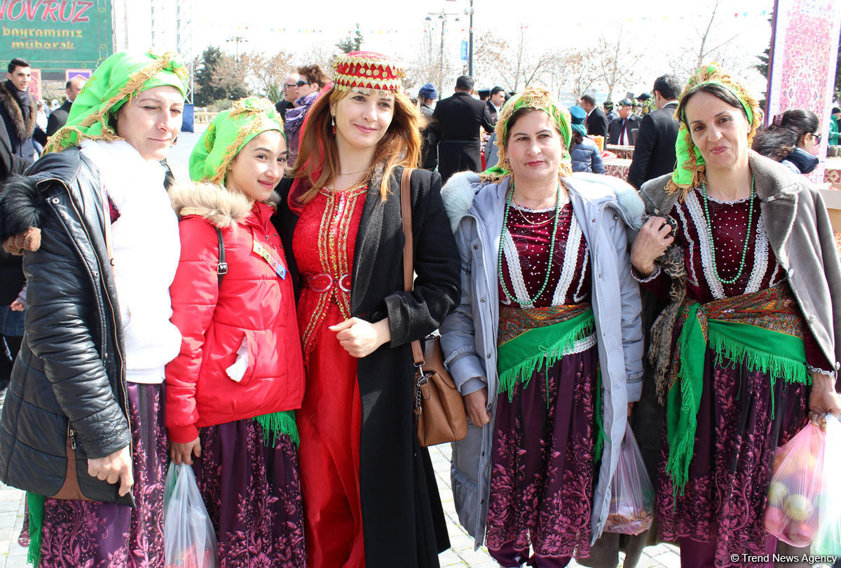 Bakıda Novruz şənliyindən bahar dolu FOTOLAR