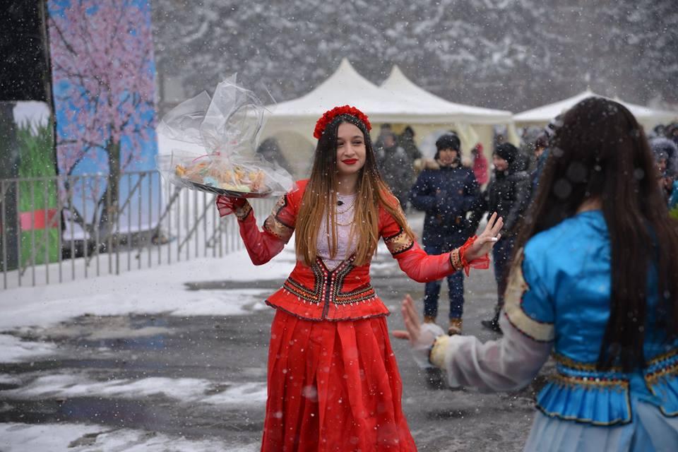 Ukraynanın Dnepr şəhərinin mərkəzi meydanında təntənəli Novruz festivalı keçirilib (FOTO) - Gallery Image