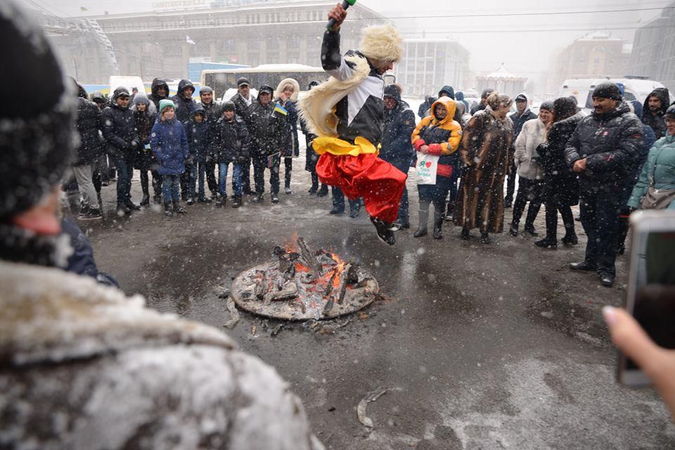 Ukraynanın Dnepr şəhərinin mərkəzi meydanında təntənəli Novruz festivalı keçirilib (FOTO) - Gallery Image