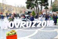 Bakıya gələn turistlər də Novruz bayramını qeyd edir (FOTO) - Gallery Thumbnail