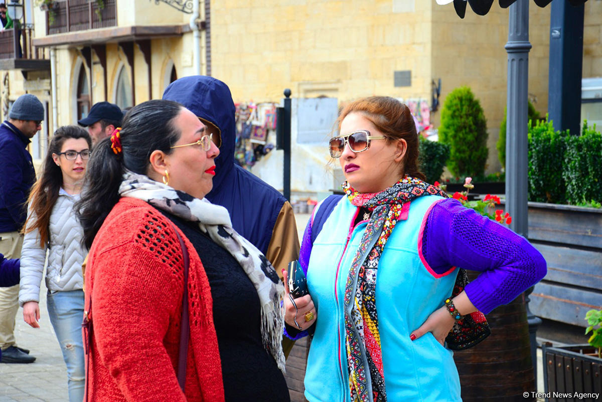 Bakıya gələn turistlər də Novruz bayramını qeyd edir (FOTO) - Gallery Image
