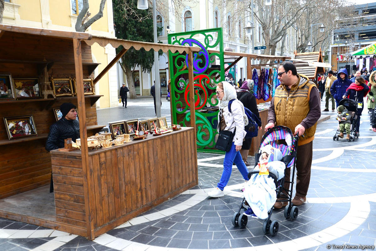 Bakıya gələn turistlər də Novruz bayramını qeyd edir (FOTO) - Gallery Image