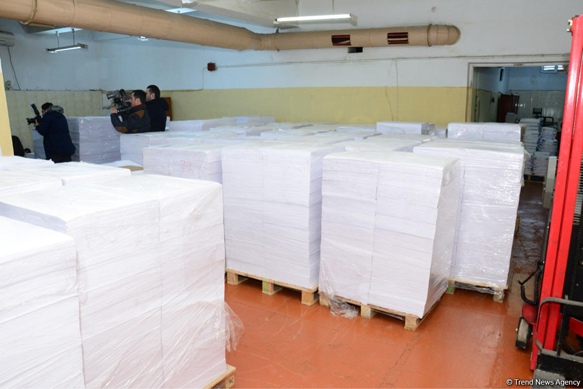 В Азербайджане началась печать избирательных бюллетеней для президентских выборов (ФОТО)