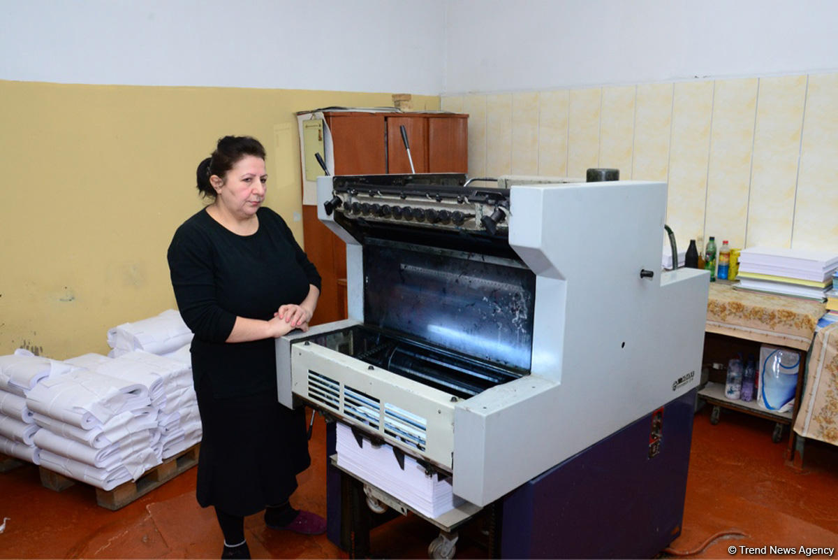 В Азербайджане началась печать избирательных бюллетеней для президентских выборов (ФОТО)