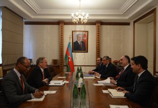 Azerbaijani FM receives US envoy