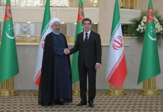 Iran, Turkmenistan sign 13 documents on mutual co-op