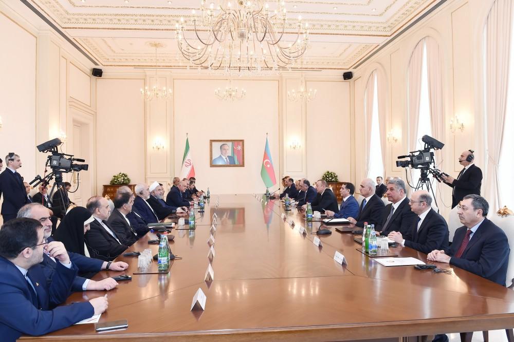 Состоялась встреча президентов Азербайджана и Ирана в расширенном составе