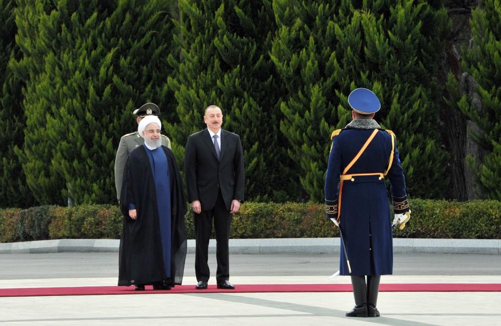В Баку состоялась церемония официальной встречи Президента Ирана (ФОТО)