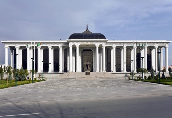 Заседание Меджлиса Туркменистана переносится на неопределенный срок