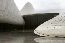 Digital Trends: Heydər Əliyev Mərkəzi dünyanın ən füsunkar binalarından biridir (FOTO)