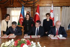 Azərbaycan, Türkiyə və Gürcüstan arasında müdafiə sahəsində Anlaşma Memorandumu imzalanıb (FOTO) - Gallery Thumbnail