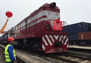 В Китае шесть человек пропали без вести при сходе поезда с рельсов