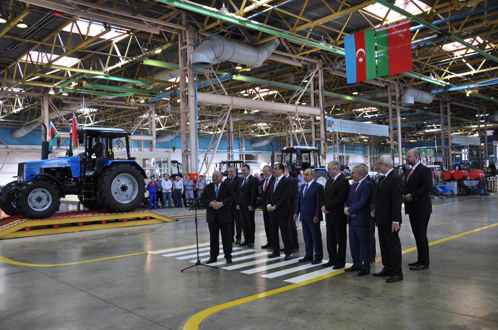 Гянджинский автозавод выпустил десятитысячный трактор "Беларусь" (ФОТО)