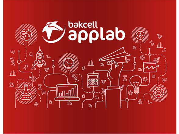 Participants of “AppLab” program listen to young developer’s success story
