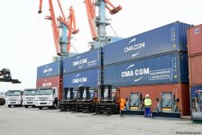 Бакинский порт получил новые погрузчики из Китая (ФОТО)