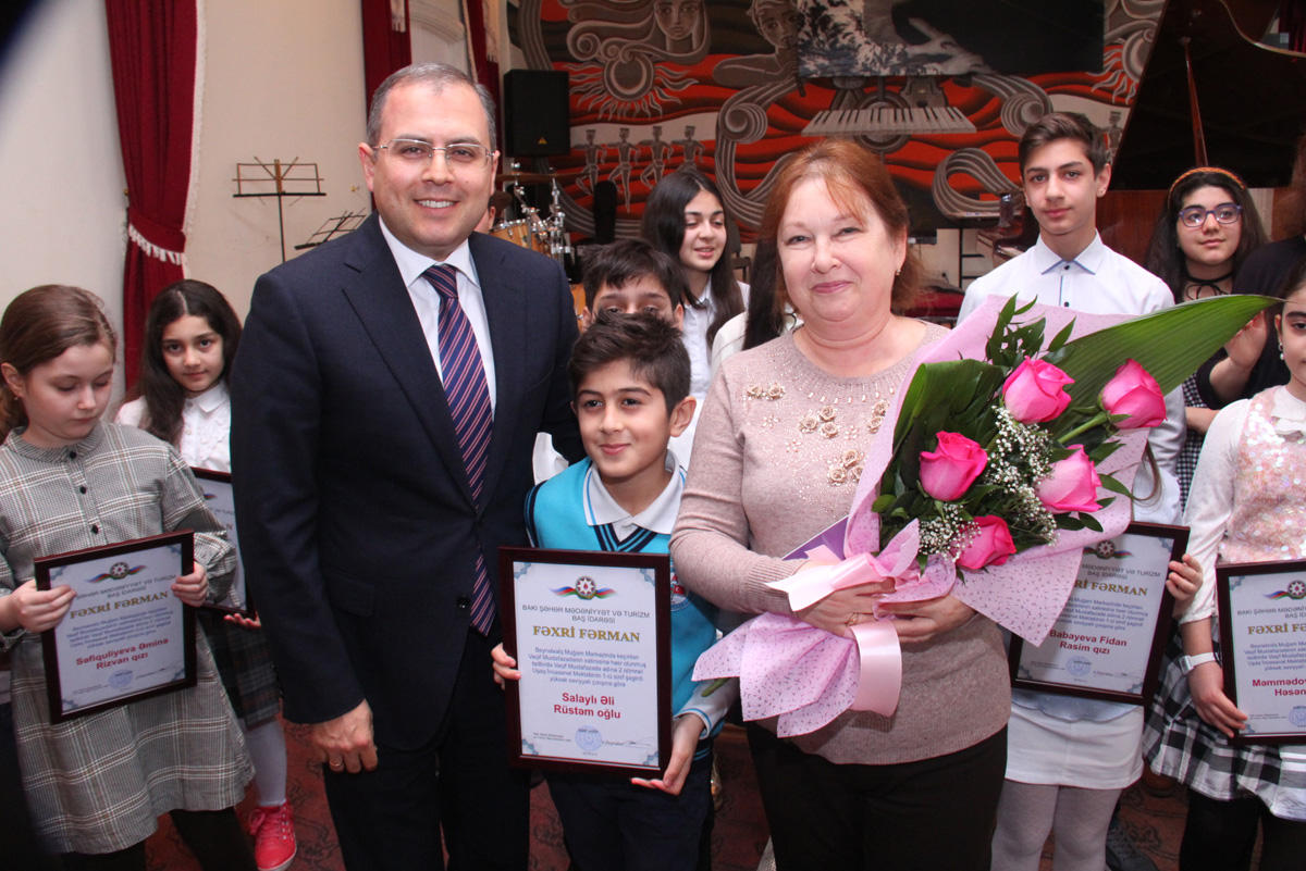 В Баку прошла церемония награждения юных музыкантов (ФОТО)