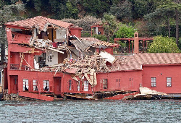 Tanker crashes into historic mansion by Istanbul's Bosphorus